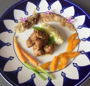 Butifarra esparracada cítrica con pure de patata a la hierba buena