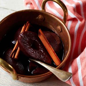 Peras al vino con canela