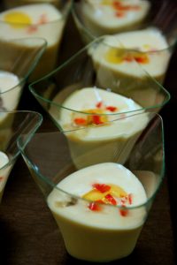 Ajoblanco de peras con anchoas y uvas